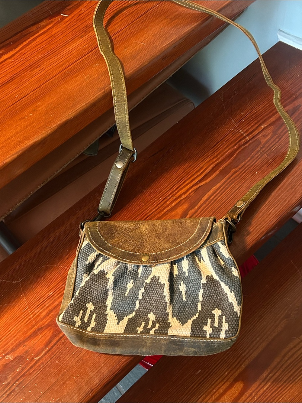 Canvas & Leather Print Crossbody Bag in Brown, crème & gray